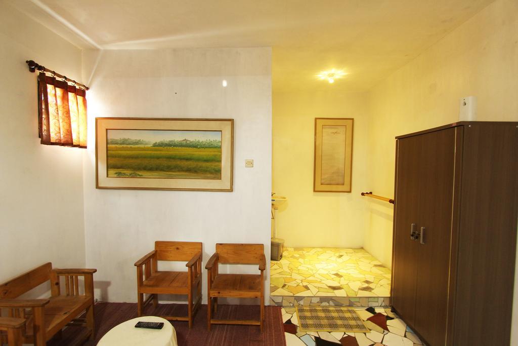 Posnya Seni Godod Art Gallery & Homestay Yogyakarta Exterior photo