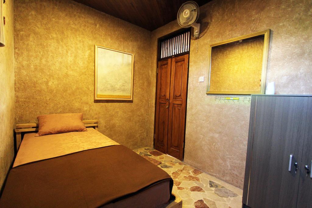 Posnya Seni Godod Art Gallery & Homestay Yogyakarta Exterior photo