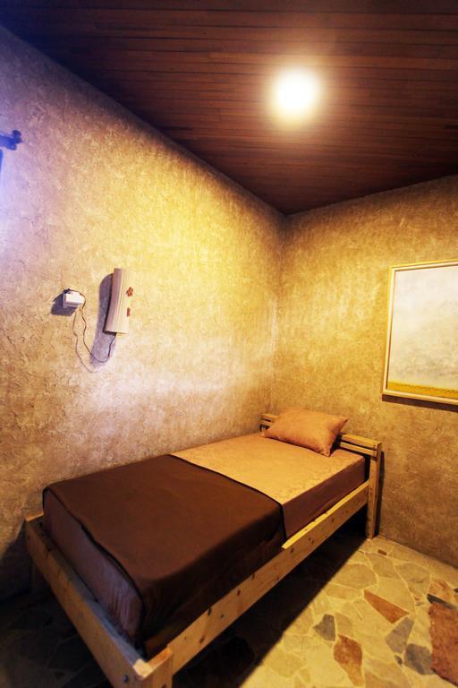 Posnya Seni Godod Art Gallery & Homestay Yogyakarta Exterior photo